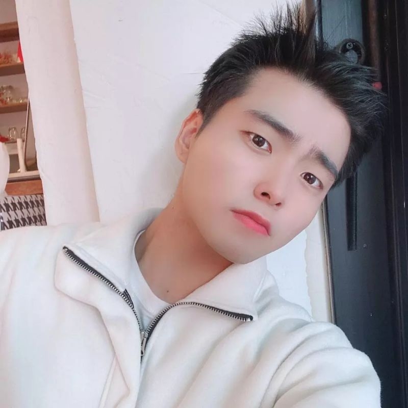 BB104（346张图没有视频）韩国帅哥套图素材_大学生生活照_有个人自拍，工作照，旅游和朋友合