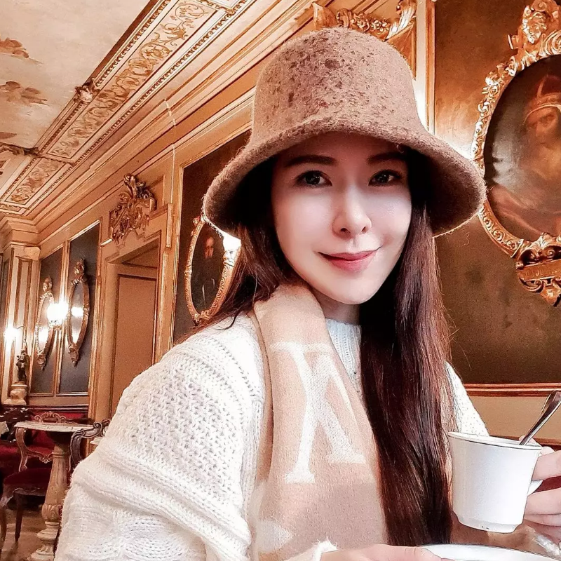 CC225(1103张图+58个视频)亚洲中年女人套图素材_女企业家,有事业,生活品质较高,生活照丰富,视频带自拍